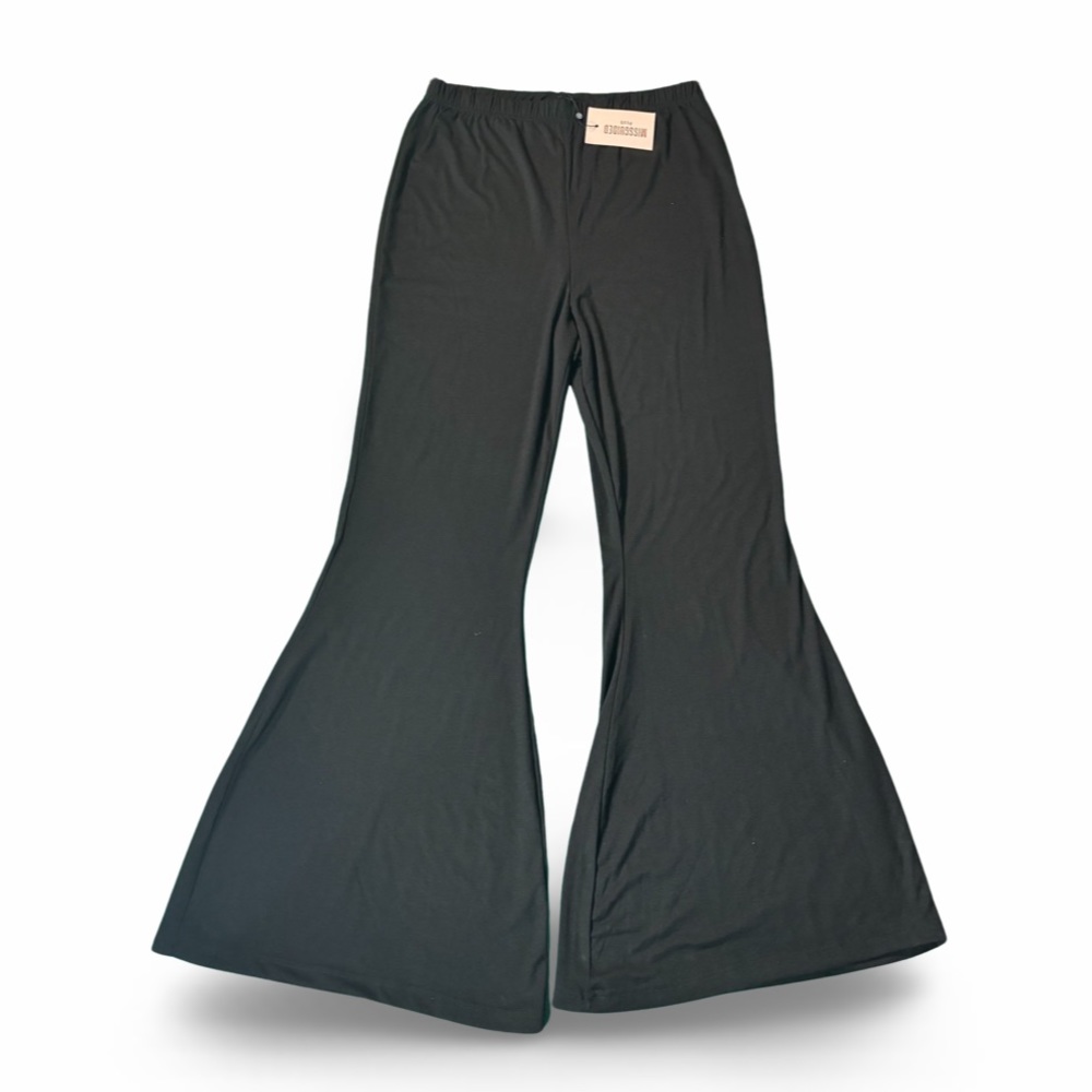 NWT MISGUIDED plus basic flare trouser